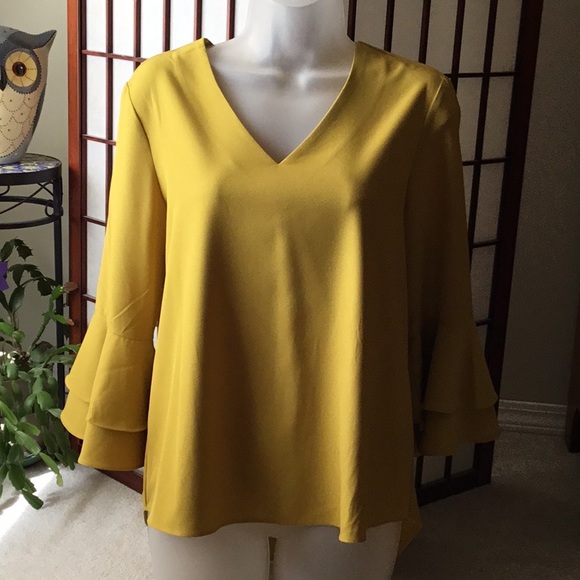 Suzy Shier Tops - Suzy shier ladies blouse